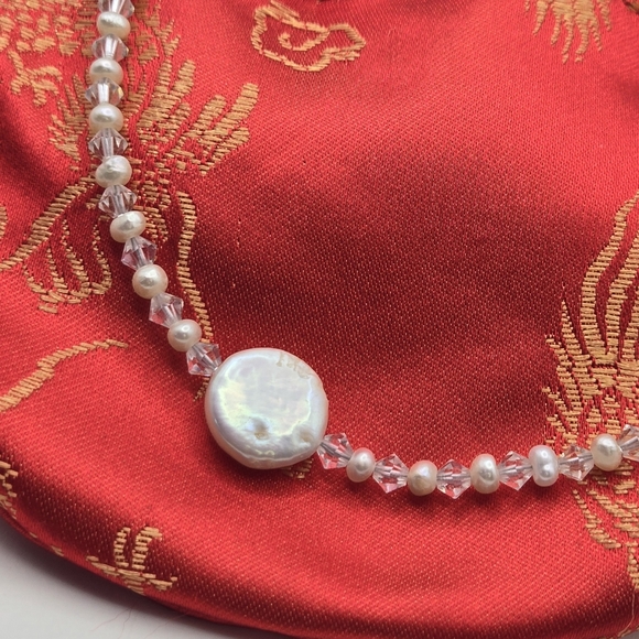 Pearl Crystal Delicate Necklace Toggle clasp - Picture 2 of 9